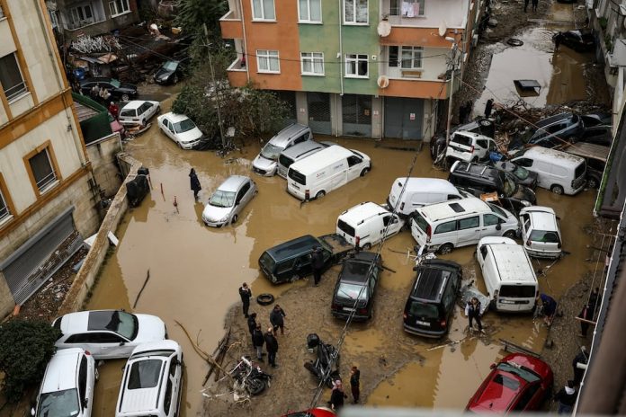 Tormentas en Estambul causan seis muertes y daños en 2.000 viviendas y 900 establecimientos