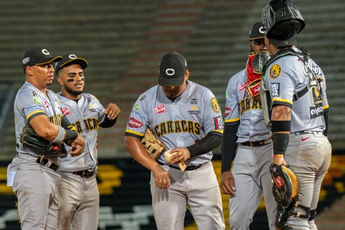 Leones del Caracas y Tigres de Aragua se enfrentan este lunes en el Monumental