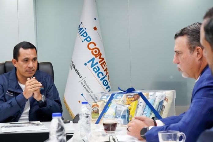 Ministro Villegas destaca el avance de la economía comunal a 14 años del Golpe de Timón