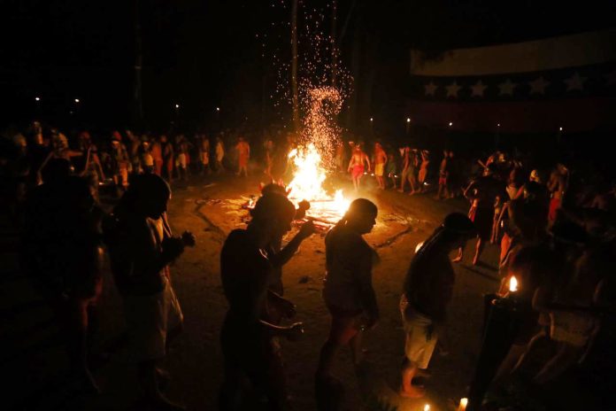 Realizan tradicional baile en candela en honor a María Lionza en estado Yaracuy